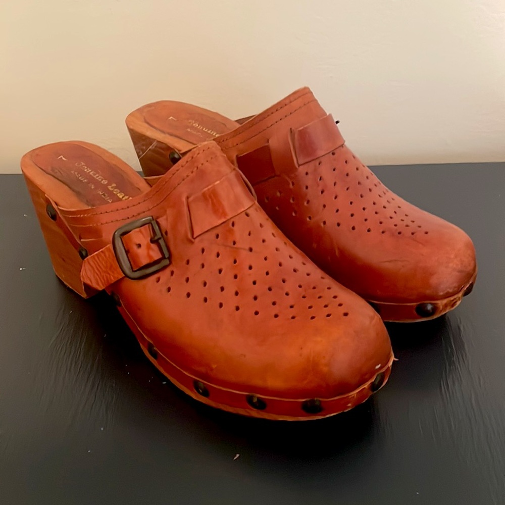 Leather Clogs with wooden heel
